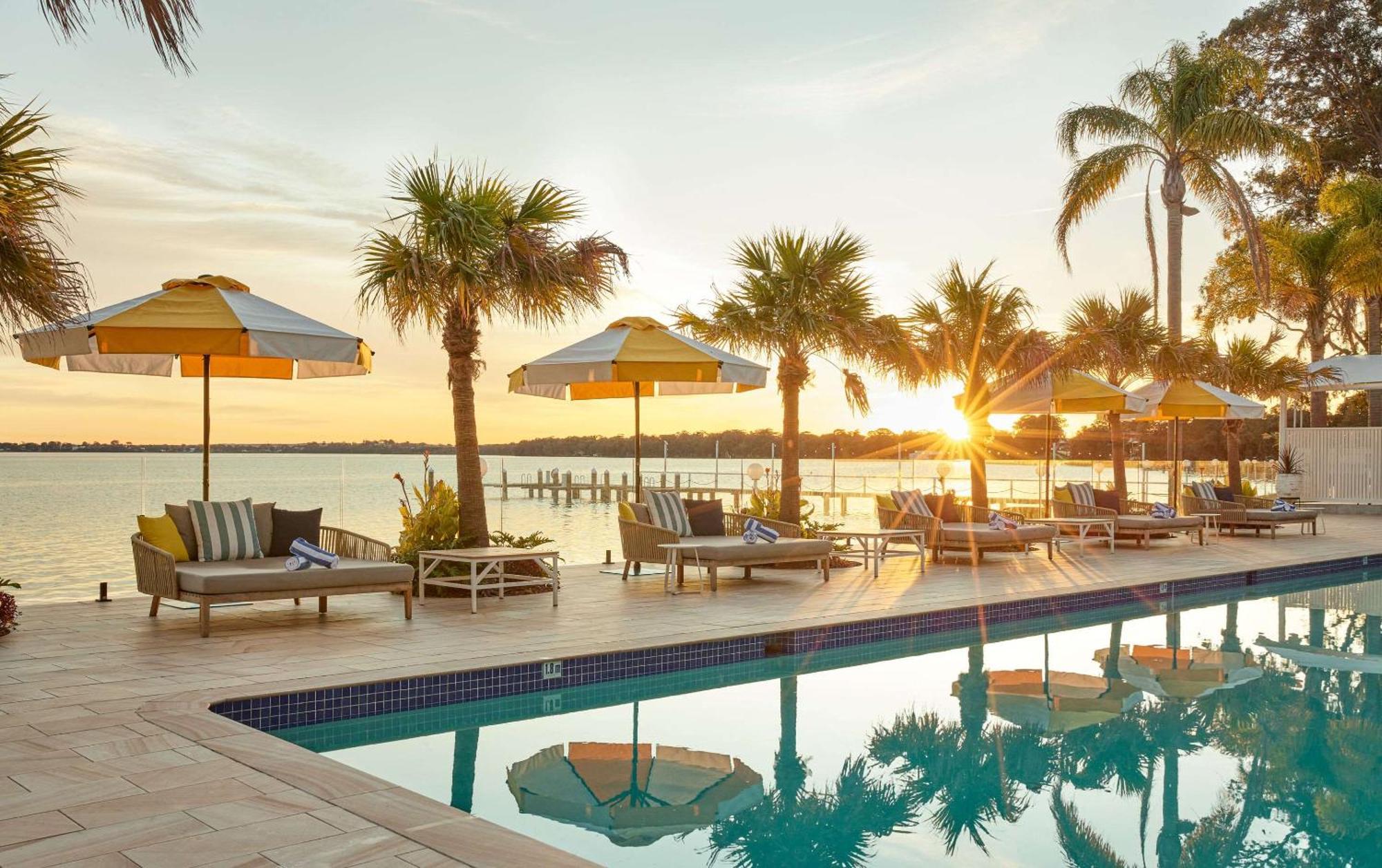 The Beachcomber Hotel & Resort, Ascend Hotel Collection Toukley Extérieur photo Sunset at the pool at the Marker Key West Hotel